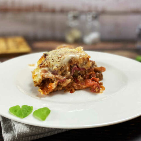 Bolognese Lasagne mit Rote-Beete Nudelplatten aus dem Pastamaker