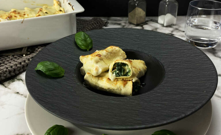 Selbstgemachte Cannelloni mit Spinat-Ricotta Füllung (Pastamaker Rezept)